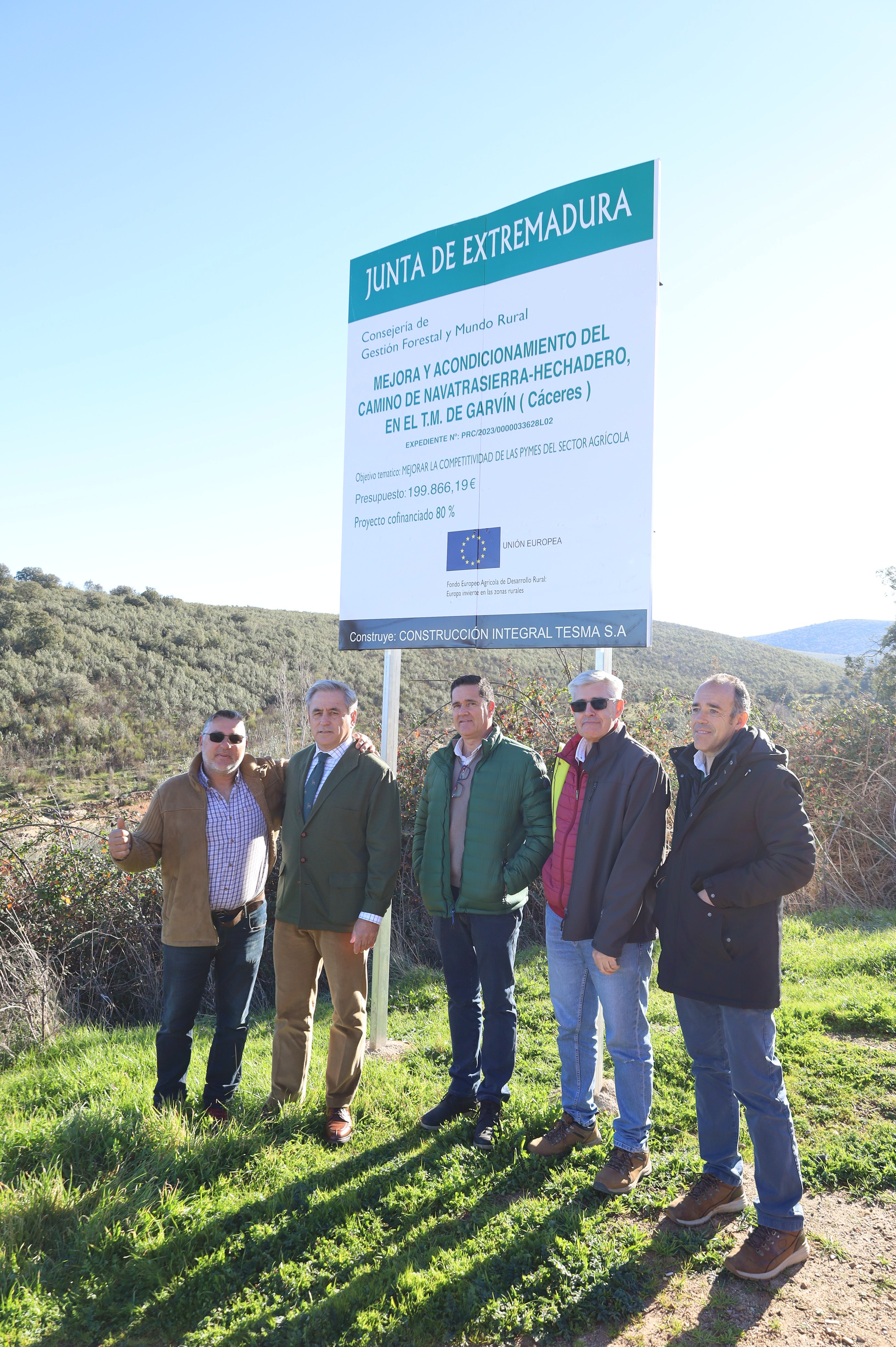 El consejero de Gestión Forestal y Mundo Rural visita las obras de mejora de infraestructuras viarias en Garvín El consejero de Gestión Forestal y Mundo Rural visita las obras de mejora de infraestructuras viarias en Garvín