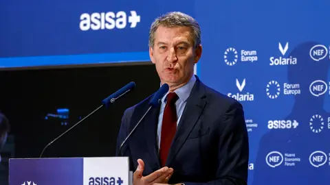 El presidente del PP, Alberto Núñez Feijóo, interviene en un desayuno informativo este martes en Madrid. El presidente del PP, Alberto Núñez Feijóo, interviene en un desayuno informativo este martes en Madrid. EFE/ Chema Moya