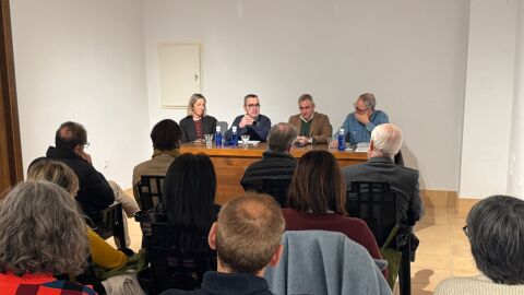 El conseller de Agricultura, Miguel Barrachina, visitó las nuevas instalaciones del GAL en Viver. 