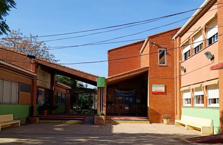 El Ampa del CEIP L´Horta de Paiporta se concentrará de nuevo ante Educación por no haber instalado ya los barracones comprometidos El Ampa del CEIP L´Horta de Paiporta se concentrará de nuevo ante Educación por no haber instalado ya los barracones comprometidos