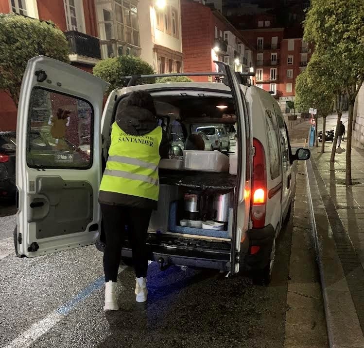 Santander refuerza el programa ‘Ola de Frío’ y hace un llamamiento a las personas sin hogar para que acudan al centro Princesa Letizia Santander refuerza el programa ‘Ola de Frío’ y hace un llamamiento a las personas sin hogar para que acudan al centro Princesa Letizia