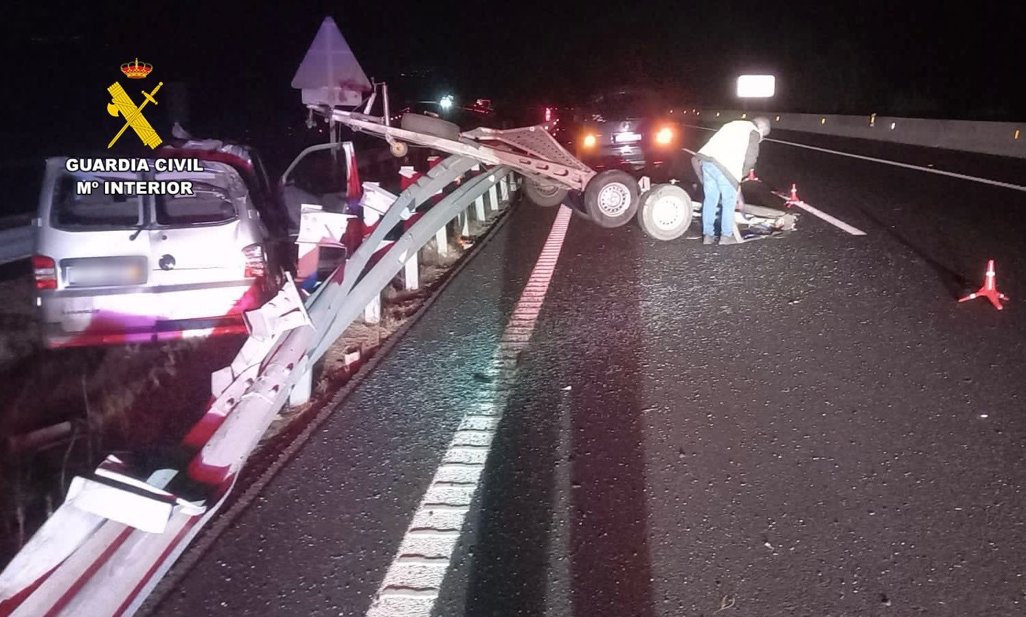 Corte en la A66 a la altura de Baños de Montemayor por el accidente de un furgón Corte en la A66 a la altura de Baños de Montemayor por el accidente de un furgón