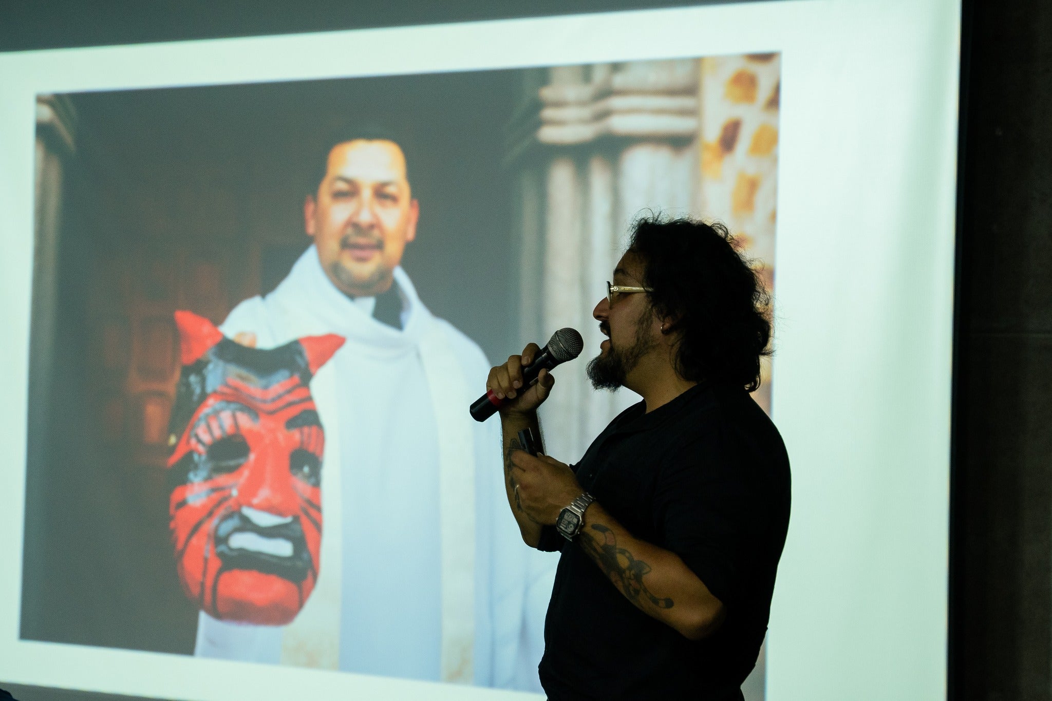 El fotógrafo Jorge Armestar presenta en Perú su libro 'Alma y memoria', que reúne fiestas tradicionales extremeñas El fotógrafo Jorge Armestar presenta en Perú su libro 'Alma y memoria', que reúne fiestas tradicionales extremeñas