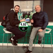 David Jelínek, escolta del Betis Baloncesto, y José Manuel Jiménez.