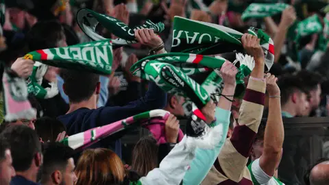 Seguidores del Racing de Santander en El Sardinero Seguidores del Racing de Santander en El Sardinero