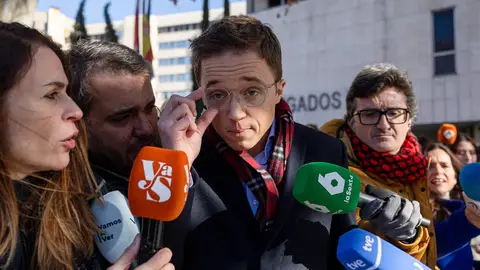 El exdiputado de Sumar y cofundador de Podemos Íñigo Errejón sale de los juzgados de Plaza de Castilla El exdiputado de Sumar y cofundador de Podemos Íñigo Errejón sale de los juzgados de Plaza de Castilla/ EFE/Daniel González