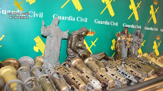 Detenidos tres varones por robos en cementerios de Cantabria Detenidos tres varones por robos en cementerios de Cantabria