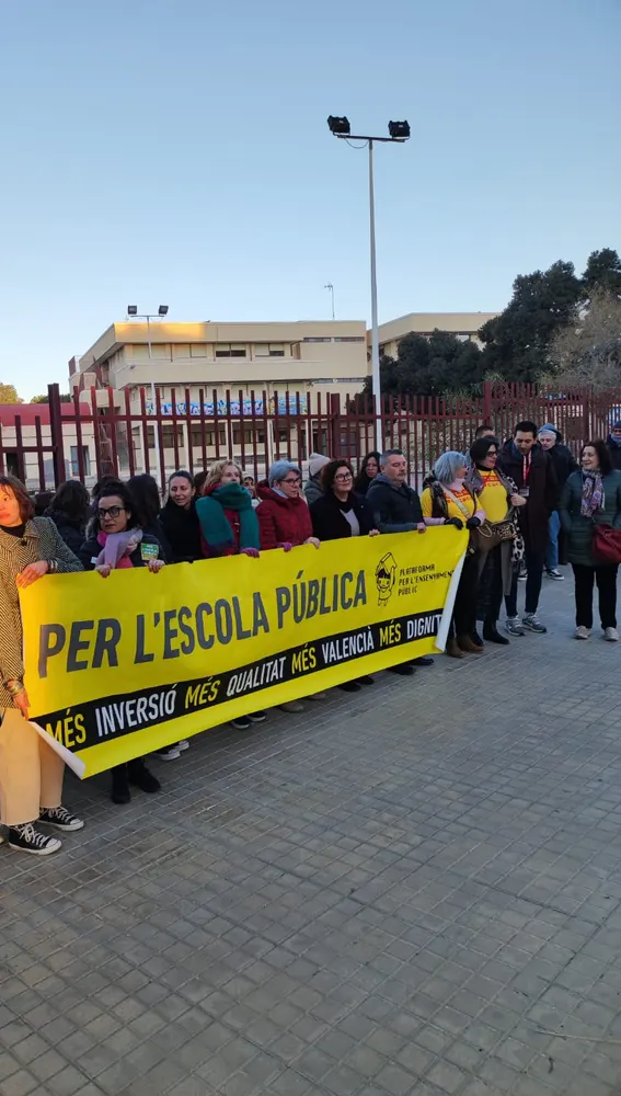 Concentración de la Plataforma en Defensa de la Enseñanza Pública en Elche. Concentración de la Plataforma en Defensa de la Enseñanza Pública en Elche.