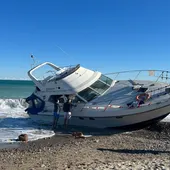 Embarcación varada en la playa Belcaire de Moncofa. Embarcación varada en la playa Belcaire de Moncofa.