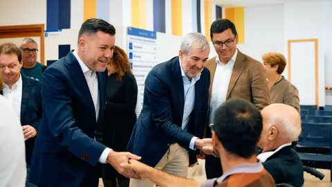 De i a d: Teodoro Sosa, alcalde de Gáldar, Fernando Clavijo, presidente del Gobierno de Canarias, Pablo Rodríguez, Consejero de Obras Públicas del Gobierno de Canarias De i a d: Teodoro Sosa, alcalde de Gáldar, Fernando Clavijo, presidente del Gobierno de Canarias, Pablo Rodríguez, Consejero de Obras Públicas del Gobierno de Canarias