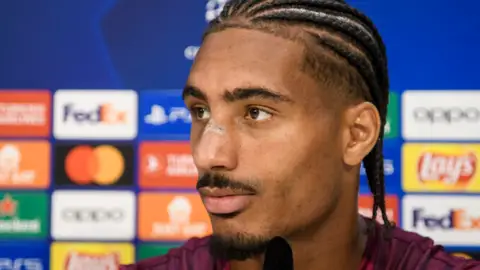 El Sevilla estudia la venta de Badé El Sevilla estudia la venta de Badé