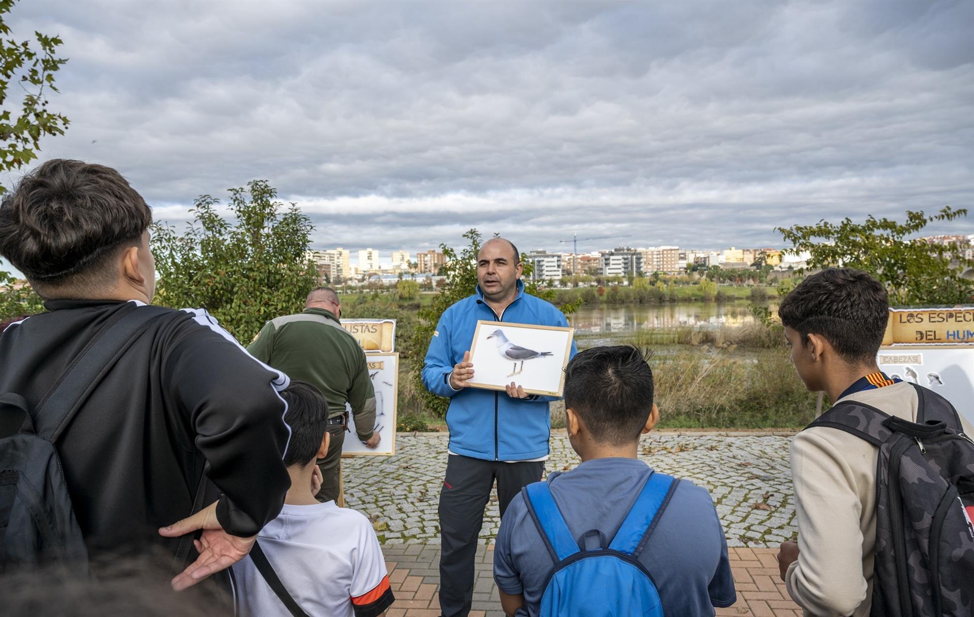 Abierto el plazo hasta el 31 de enero para que centros educativos extremeños soliciten participar en los Paseos por el Guadiana Abierto el plazo hasta el 31 de enero para que centros educativos extremeños soliciten participar en los Paseos por el Guadiana
