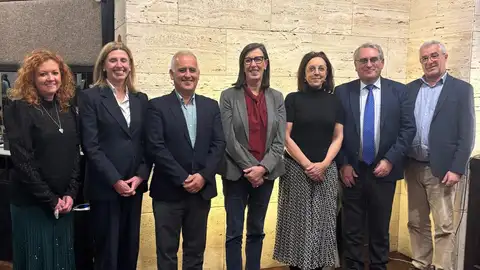 Jurado del premio Luz Verde de Onda Cero Asturias que ha sido concedido a la cooperativa agroalimentaria Kikiricoop Jurado del premio Luz Verde de Onda Cero Asturias que ha sido concedido a la cooperativa agroalimentaria Kikiricoop