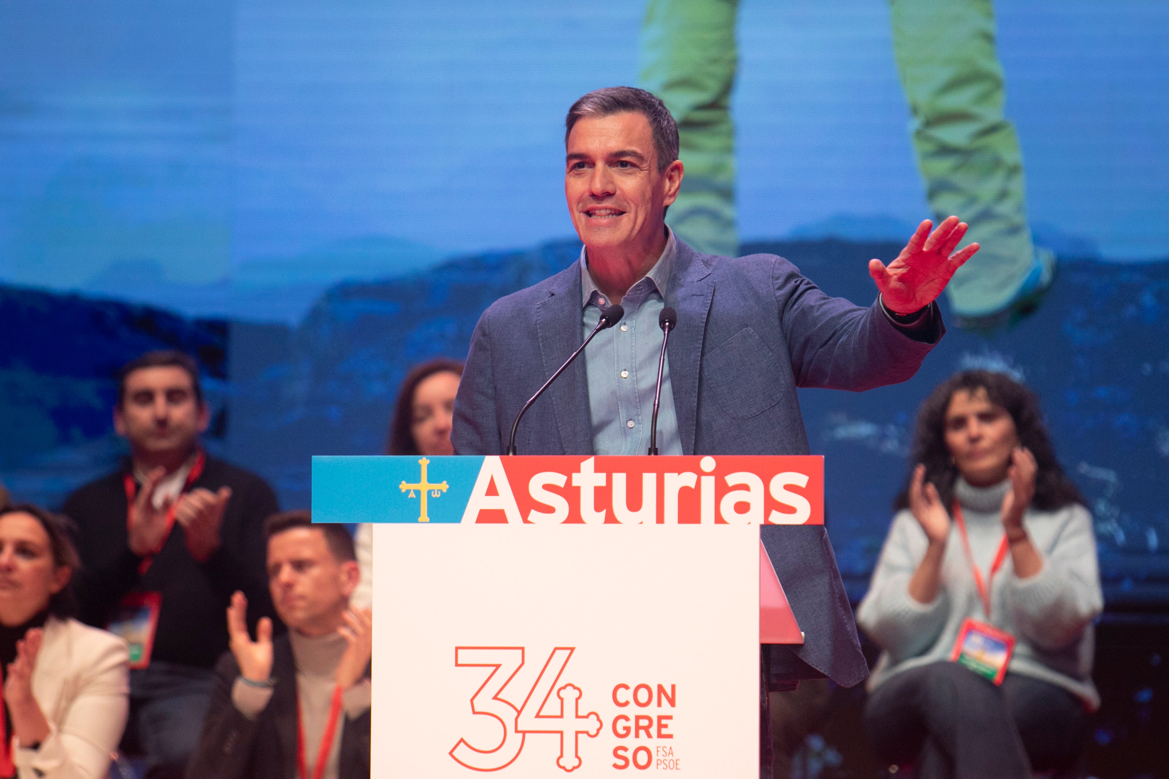 Sánchez, frente a la "internacional derechista": "Tienen al hombre más rico, pero no el poder del voto y volveremos a ganar en 2027" Sánchez, frente a la "internacional derechista": "Tienen al hombre más rico, pero no el poder del voto y volveremos a ganar en 2027"