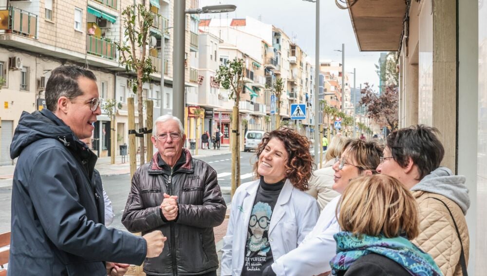 Aspecto de la avenida Alfonso XIII de Elda tras la remodelación de la que está siendo objeto.