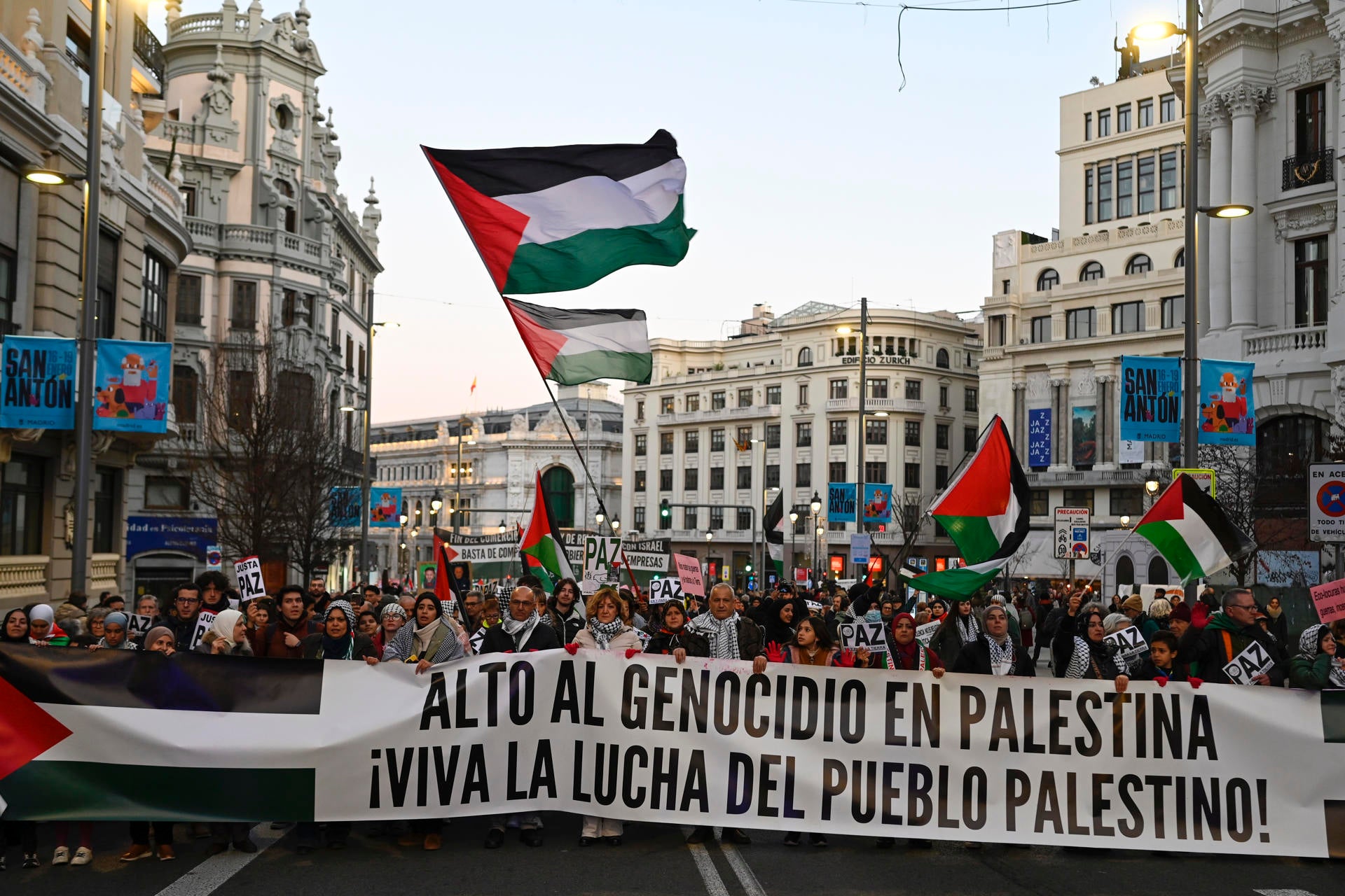 Miles de personas se manifiestan en Madrid en favor de la libertad del pueblo palestino Miles de personas se manifiestan en Madrid en favor de la libertad del pueblo palestino