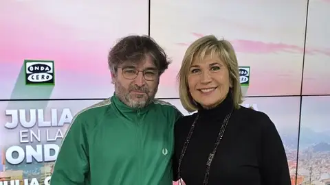 Jordi Évole, con Julia Otero en 'Julia en la onda'. Jordi Évole, con Julia Otero en 'Julia en la onda'.