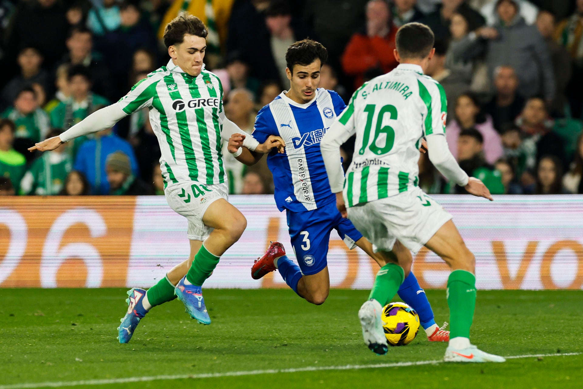 Kike García da la victoria al Alavés ante el Betis en el Villamarín Kike García da la victoria al Alavés ante el Betis en el Villamarín