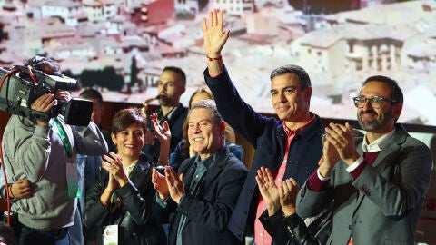 De izquierda a derecha: Isabel Rodríguez, Emiliano García Page, Pedro Sánchez y Sergio Gutiérrez De izquierda a derecha: Isabel Rodríguez, Emiliano García Page, Pedro Sánchez y Sergio Gutiérrez