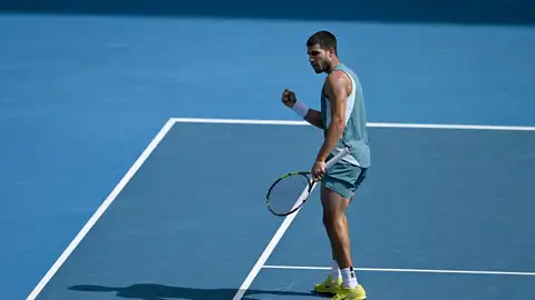 Carlos Alcaraz celebra un punto en el Open de Australia. Carlos Alcaraz celebra un punto en el Open de Australia.