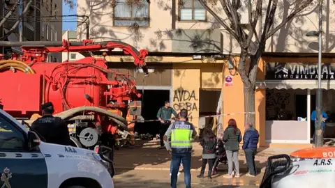 Imagen del edificio de Benetússer (Valencia) donde se ha derrumbadp la escalera en un garaje, dejando un muerto y un herido. Imagen del edificio de Benetússer (Valencia) donde se ha derrumbadp la escalera en un garaje, dejando un muerto y un herido.