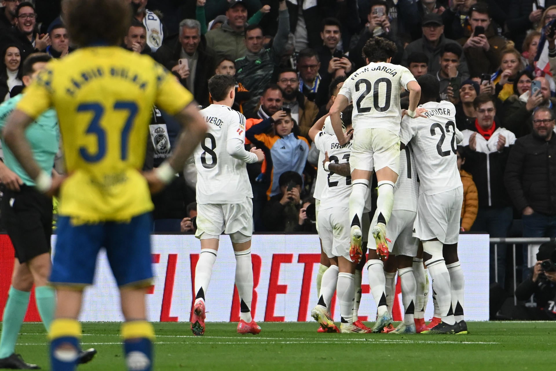 El Real Madrid golea y Mbappé se gusta en el Bernabéu El Real Madrid golea y Mbappé se gusta en el Bernabéu
