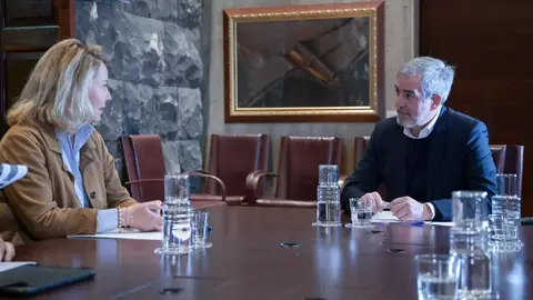 Fernando Clavijo, presidente del Gobierno de Canarias con Anne Rudisuhli del Comité de las Regiones de Europa Fernando Clavijo, presidente del Gobierno de Canarias con Anne Rudisuhli del Comité de las Regiones de Europa