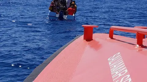 Rescate de una patera en aguas de Cabo de Gata, en Almería, en una imagen de archivo Rescate de una patera en aguas de Cabo de Gata, en Almería, en una imagen de archivo