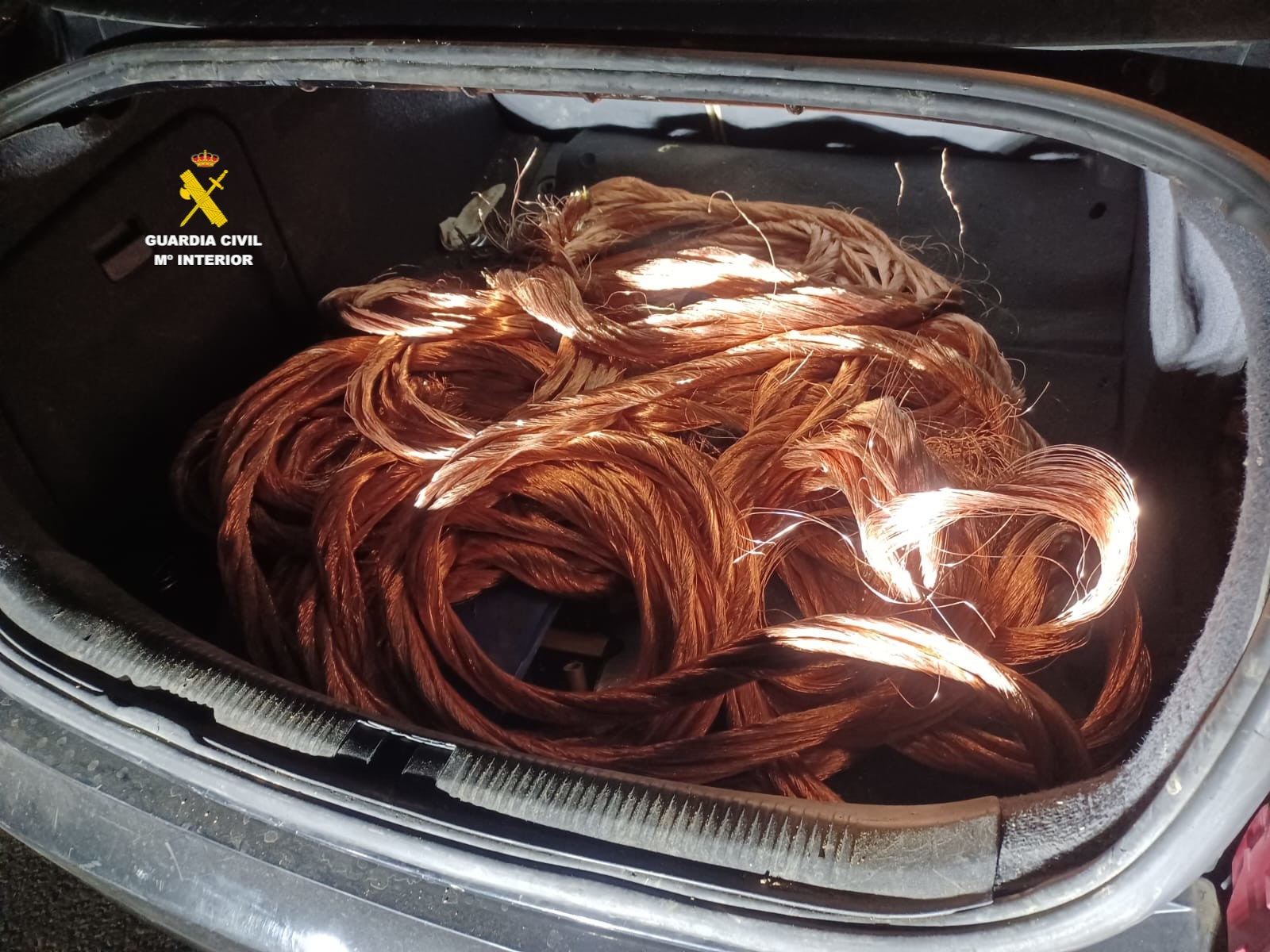 Detenidos tres varones por sustraer más de 3 toneladas de cobre en fábricas del Baix Maestrat Detenidos tres varones por sustraer más de 3 toneladas de cobre en fábricas del Baix Maestrat