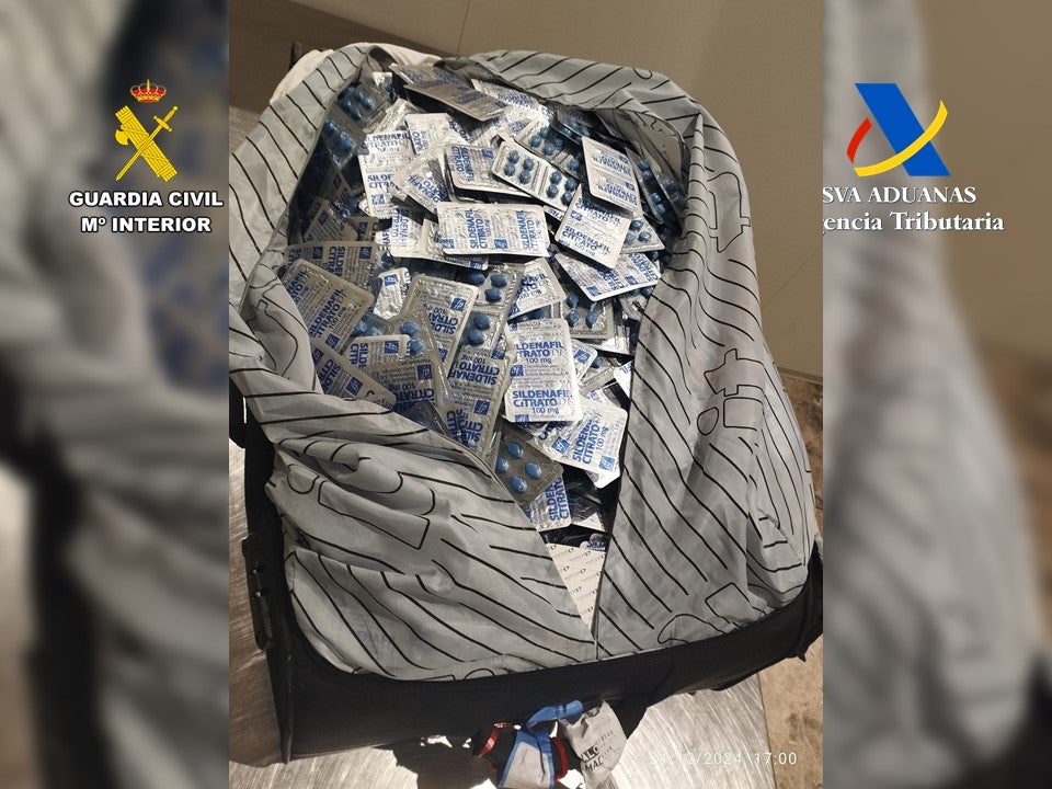 La Guardia Civil intercepta en el aeropuerto de El Altet de Elche casi 20.000 pastillas potenciadoras sexuales La Guardia Civil intercepta en el aeropuerto de El Altet de Elche casi 20.000 pastillas potenciadoras sexuales