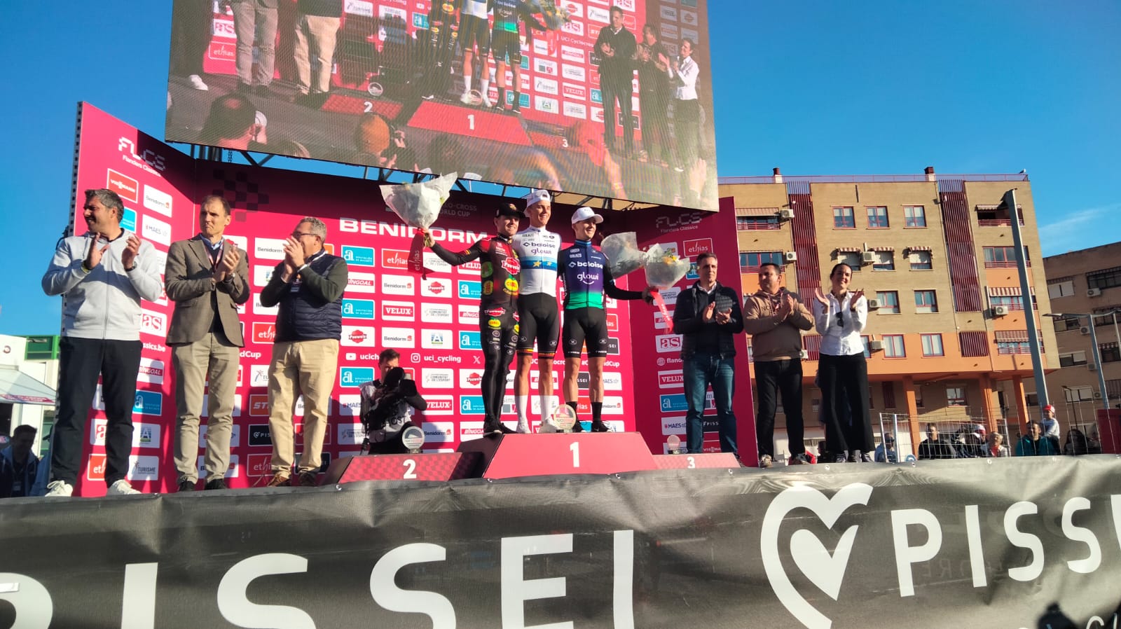 Nys y Van Empel se coronan en Benidorm en élite masculina y femenina Nys y Van Empel se coronan en Benidorm en élite masculina y femenina