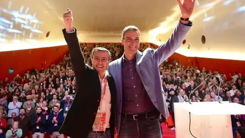 Sánchez arropa a Gallardo y le ofrece todo su apoyo para recuperar para el PSOE la Junta de Extremadura Sánchez arropa a Gallardo y le ofrece todo su apoyo para recuperar para el PSOE la Junta de Extremadura