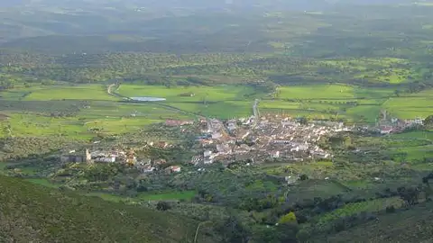 Fallece un hombre de avanzada edad tras caer sobre una lumbre en Casas de Millán Fallece un hombre de avanzada edad tras caer sobre una lumbre en Casas de Millán