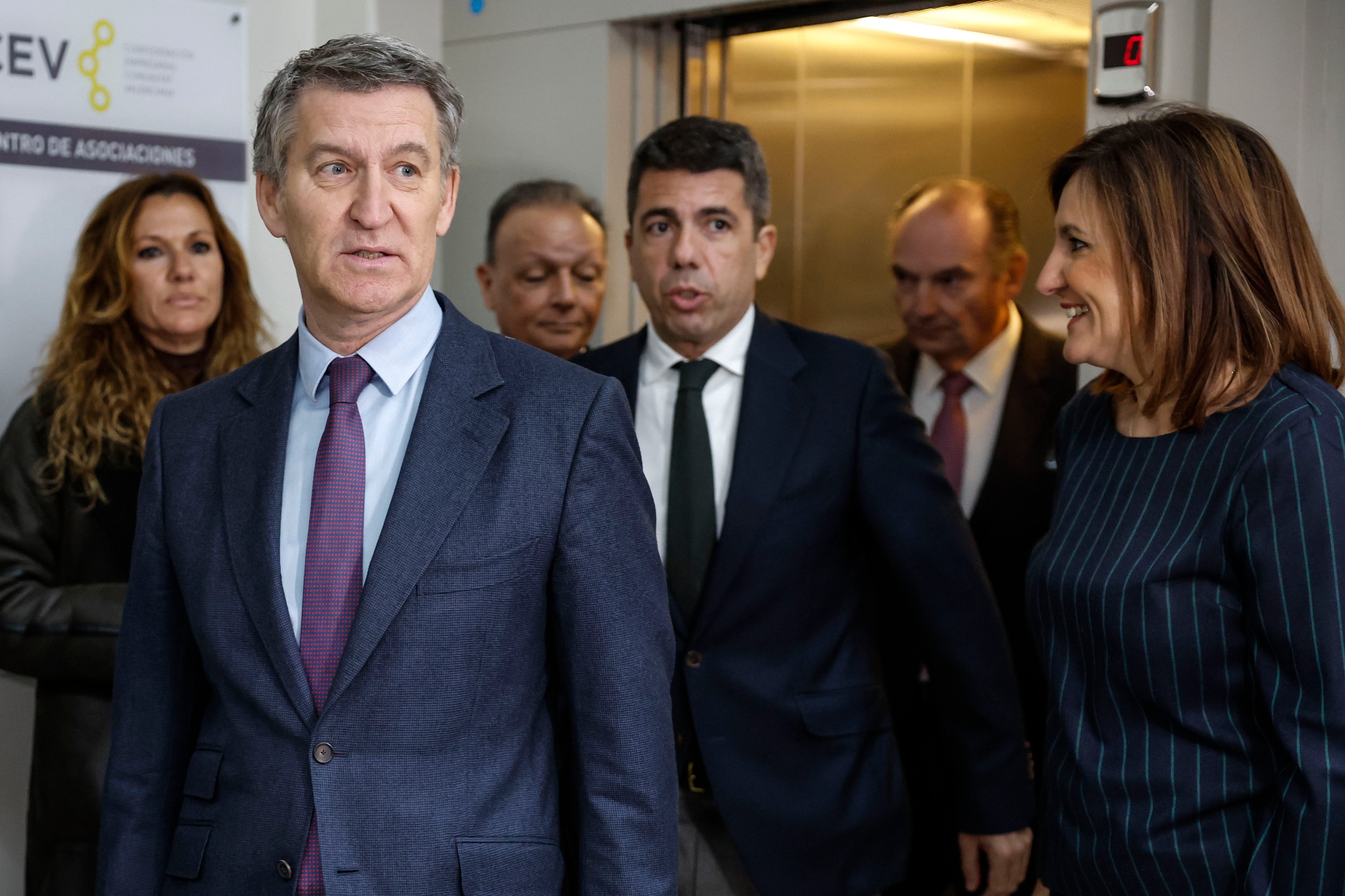 Feijóo propone un plan de 12.000 millones a 10 años para recuperar Valencia tras la DANA Feijóo propone un plan de 12.000 millones a 10 años para recuperar Valencia tras la DANA