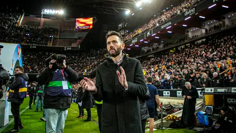 Corberán engancha a Mestalla en la lucha por salvar la categoría antes de visitar al Barcelona Corberán engancha a Mestalla en la lucha por salvar la categoría antes de visitar al Barcelona