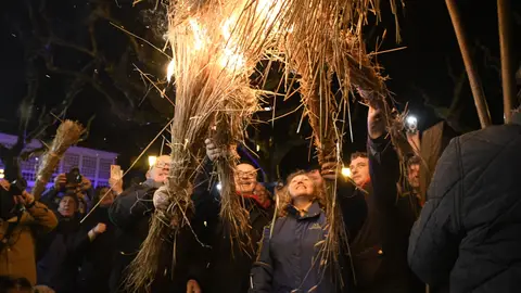 Os Fachós de Castro Caldelas voltaron a iluminar a noite Os Fachós de Castro Caldelas voltaron a iluminar a noite