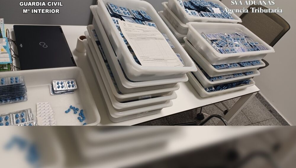 Pastillas intervenidas por la Guardia Civil en el aeropuerto de El Altet de Elche.