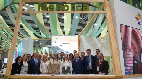 Imagen de representantes del Consell y ayuntamientos de Menorca en Madrid. Imagen de representantes del Consell y ayuntamientos de Menorca en Madrid.