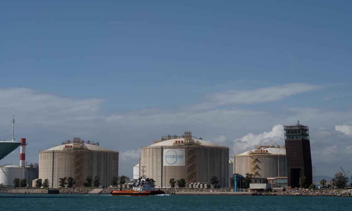 Un mort i un ferit crític en l’explosió d’un tanc d’un producte inflamable al Port de Barcelona Un mort i un ferit crític en l’explosió d’un tanc d’un producte inflamable al Port de Barcelona
