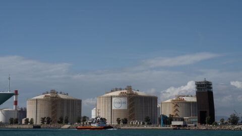 Un mort i un ferit crític en l’explosió d’un tanc d’un producte inflamable al Port de Barcelona 