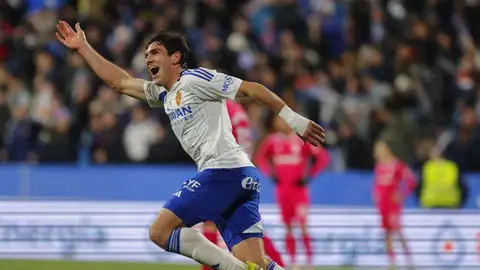 Azón salvó un punto para el Real Zaragoza ante el Tenerife Azón salvó un punto para el Real Zaragoza ante el Tenerife