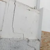 Una de las grietas de las casas Una de las grietas de las casas