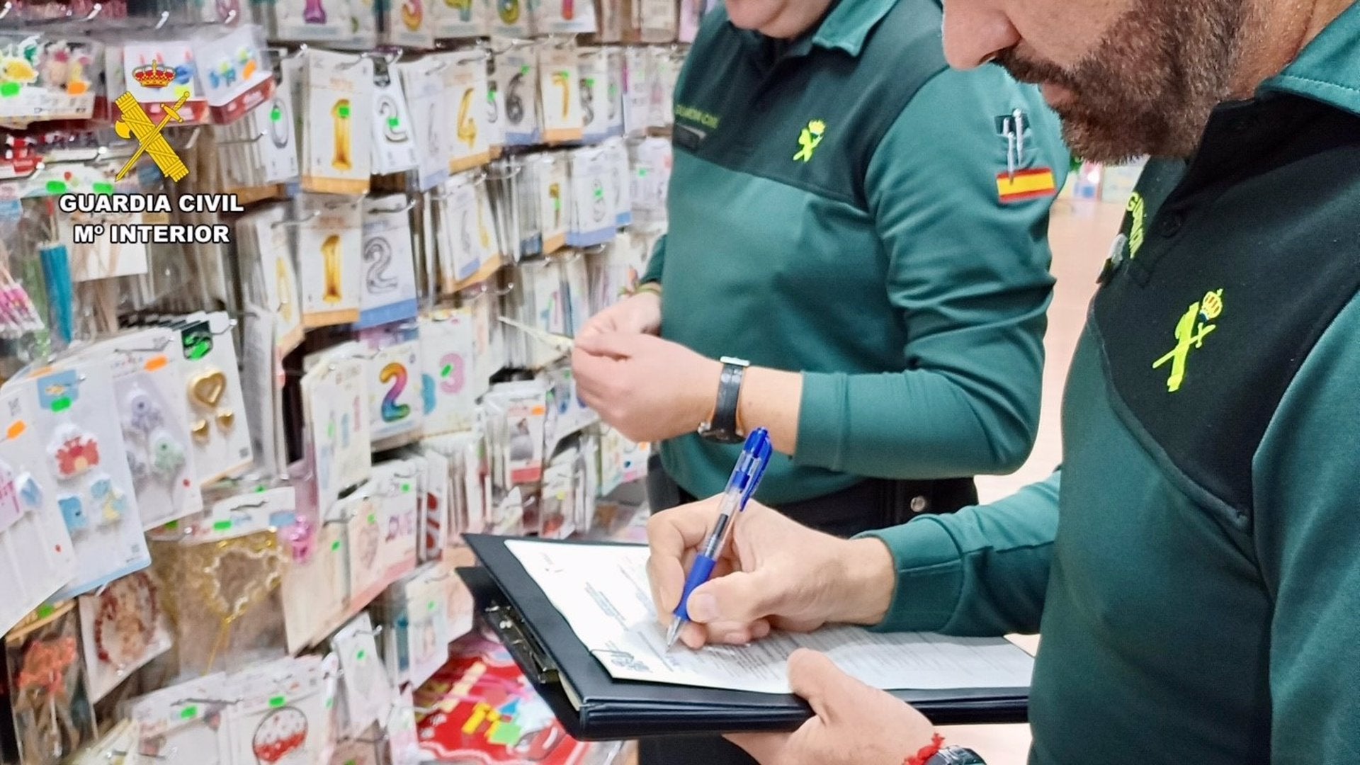 Intervenidos cerca de 5.000 artificios pirotécnicos en la provincia de Cáceres en la campaña de Navidad Intervenidos cerca de 5.000 artificios pirotécnicos en la provincia de Cáceres en la campaña de Navidad
