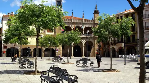 La edil de Podemos en Plasencia, Mavi Mata, denuncia por acoso a una vecina que fue candidata por Levanta Plasencia La edil de Podemos en Plasencia, Mavi Mata, denuncia por acoso a una vecina que fue candidata por Levanta Plasencia