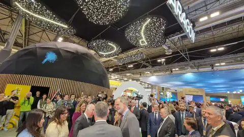 El Rey Felipe VI visitando esta mañana el stand de Aragón en FITUR TERUEL EN FITUR