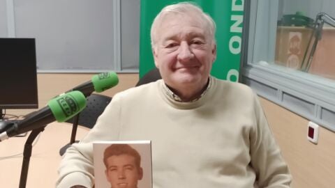 &Aacute;ngel Jos&eacute; &Aacute;lvarez presenta en M&aacute;s de uno Alcal&aacute; el libro que recuerda la historia de su padre, un superviviente de los campos de concentraci&oacute;n nazi durante la II Guerra Mundial