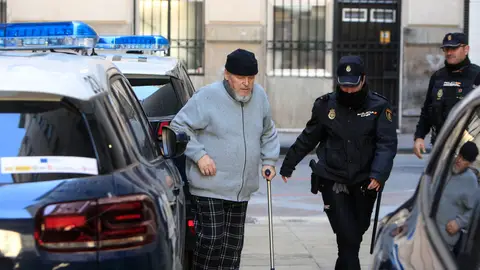 El acusado a la entrada de la Audiencia Provincial El acusado a la entrada de la Audiencia Provincial
