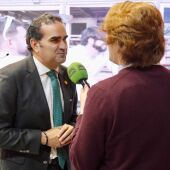 El presidente de la Mancomunidad de Municipios de la Costa del Sol Occidental, Manuel Cardeña, en los micrófonos de Onda Cero