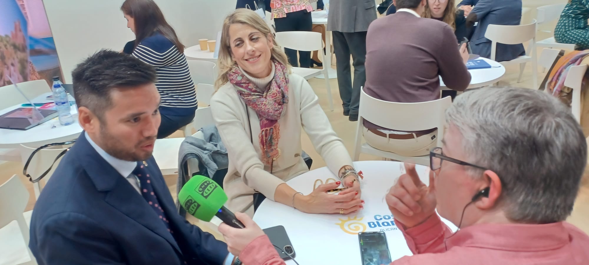 Lourdes Aznar, alcaldesa de Crevillent, y Pedro García Magro, concejal de Turismo, en Fitur 2025. Lourdes Aznar, alcaldesa de Crevillent, y Pedro García Magro, concejal de Turismo, en Fitur 2025.