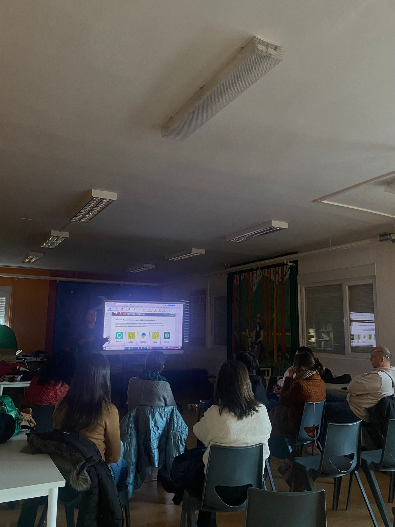 Cerca de 50 padres y madres de Aguilar y Herrera participan en talleres para el uso responsable de Internet en menores Cerca de 50 padres y madres de Aguilar y Herrera participan en talleres para el uso responsable de Internet en menores